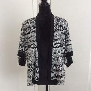 Monteau Black and white tribal print kimono